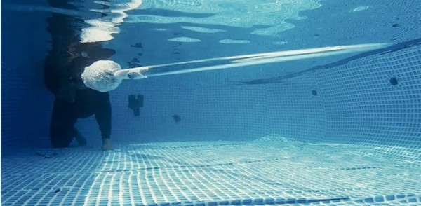 TIRER SOUS L'EAU